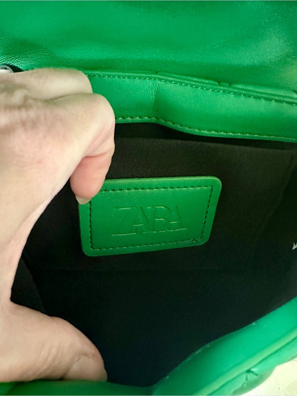 Zara Green Quilted Shoulder Bag with Chunky Gold Chain - Picture 6 of 6